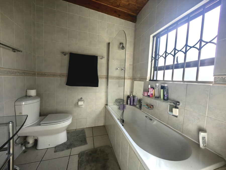 3 Bedroom Property for Sale in Safari Gardens North West